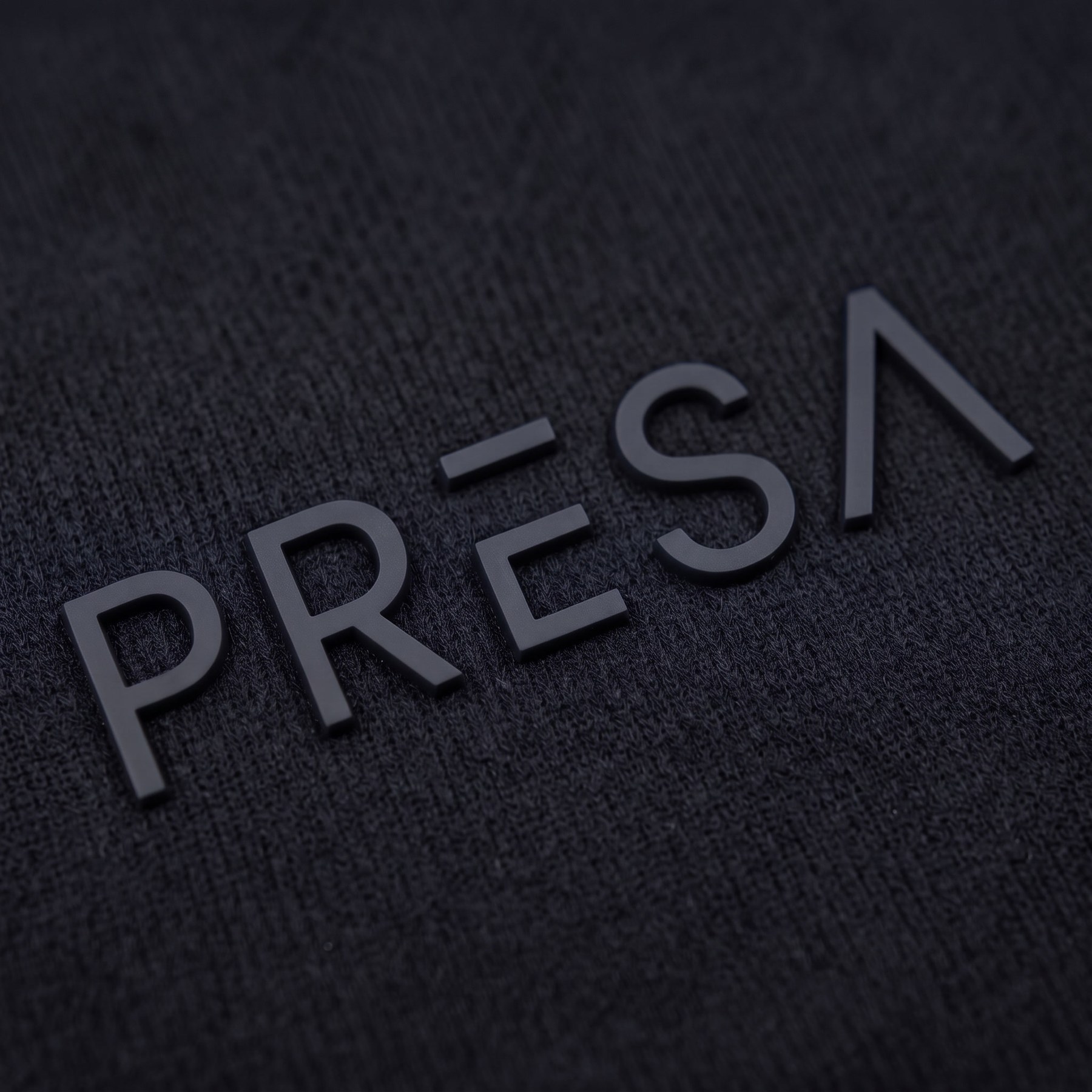 PRESA raised logo detail, black
